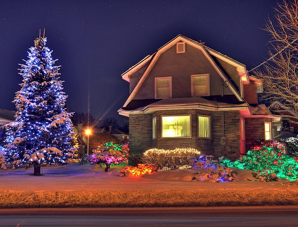 10 Fantastic Outside Christmas Decorating Ideas House byron house snow comp wondrous pics tierra este 22803 2024