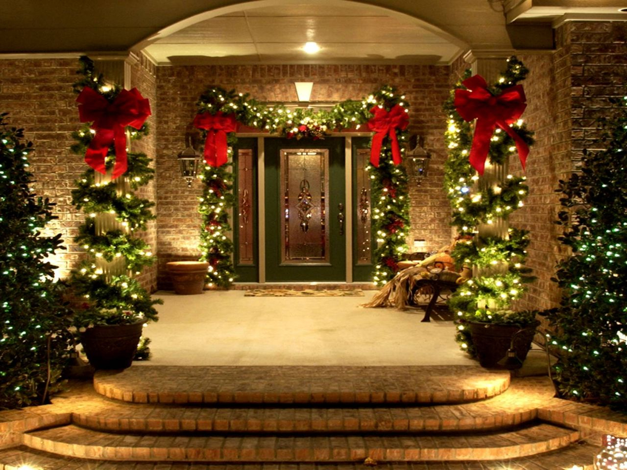 10 Fantastic Outside Christmas Decorating Ideas House christmas outdoor christmas decor ideas 2024