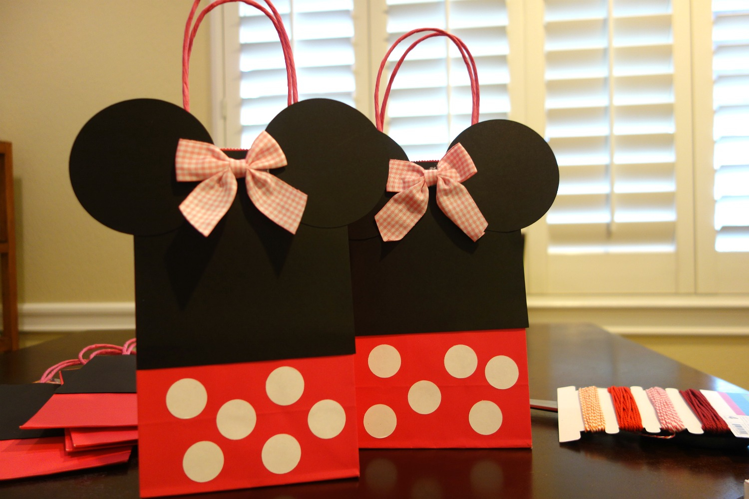 10 Pretty Minnie Mouse Candy Bag Ideas diy mickey minnie mouse goody bags the kim chronicles 5 2024