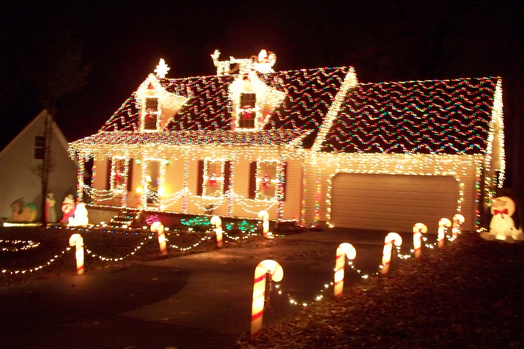 10 Fantastic Outside Christmas Decorating Ideas House home christmas light design simple small house design 2024