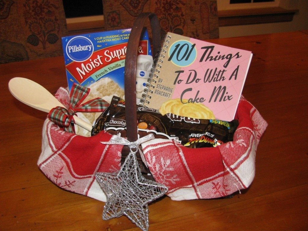 10 Stylish Christmas Gift Basket Ideas For Couples 101 days of christmas themed gift baskets life your way 4 2022