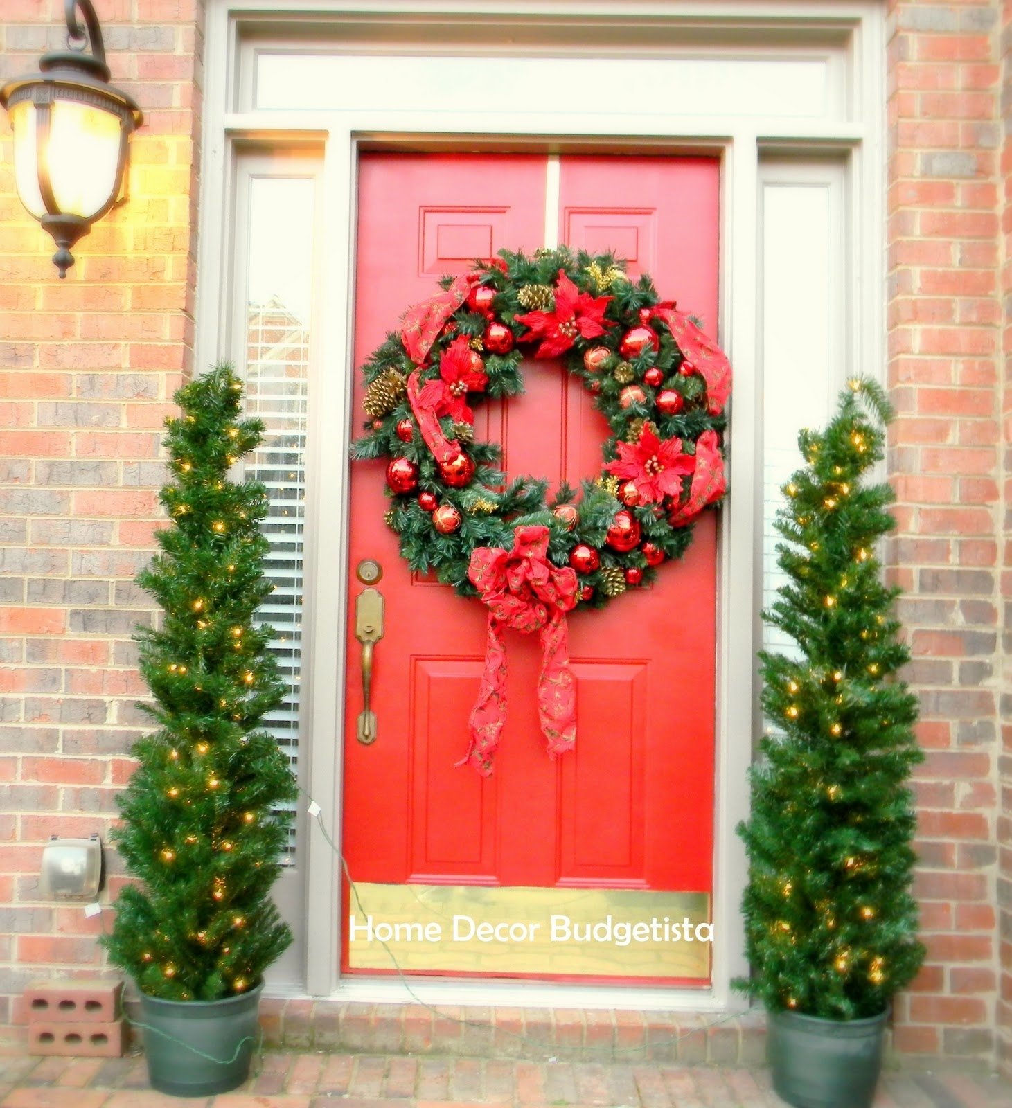 10 Unique Christmas Front Door Decorating Ideas 24 christmas door decorating ideas how to decorate your front loversiq 2022