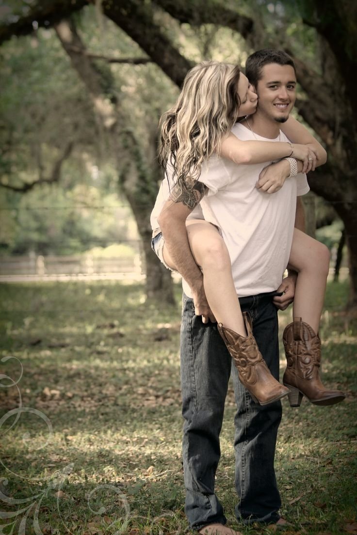 Photo Cute Couple Couple Photoshoot Poses Country Coupleswhotravel