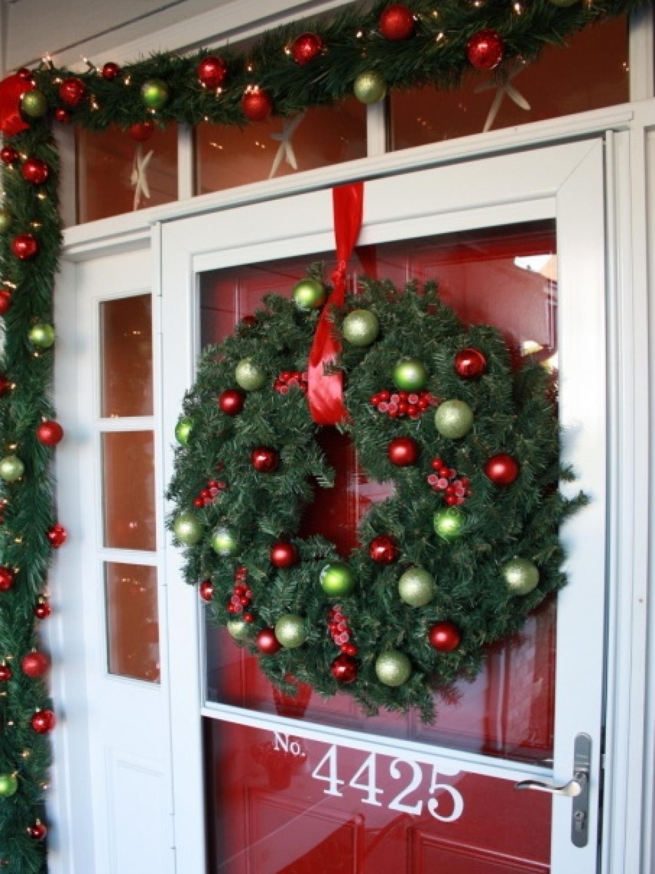 10 Spectacular Front Door Christmas Decorations Ideas %name 2023