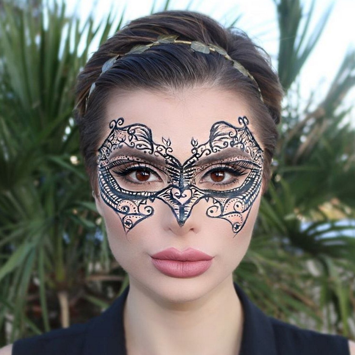 10 Fashionable Face Makeup Ideas For Halloween 5 easy halloween makeup ideas you can do with only eyeliner glamour 2022