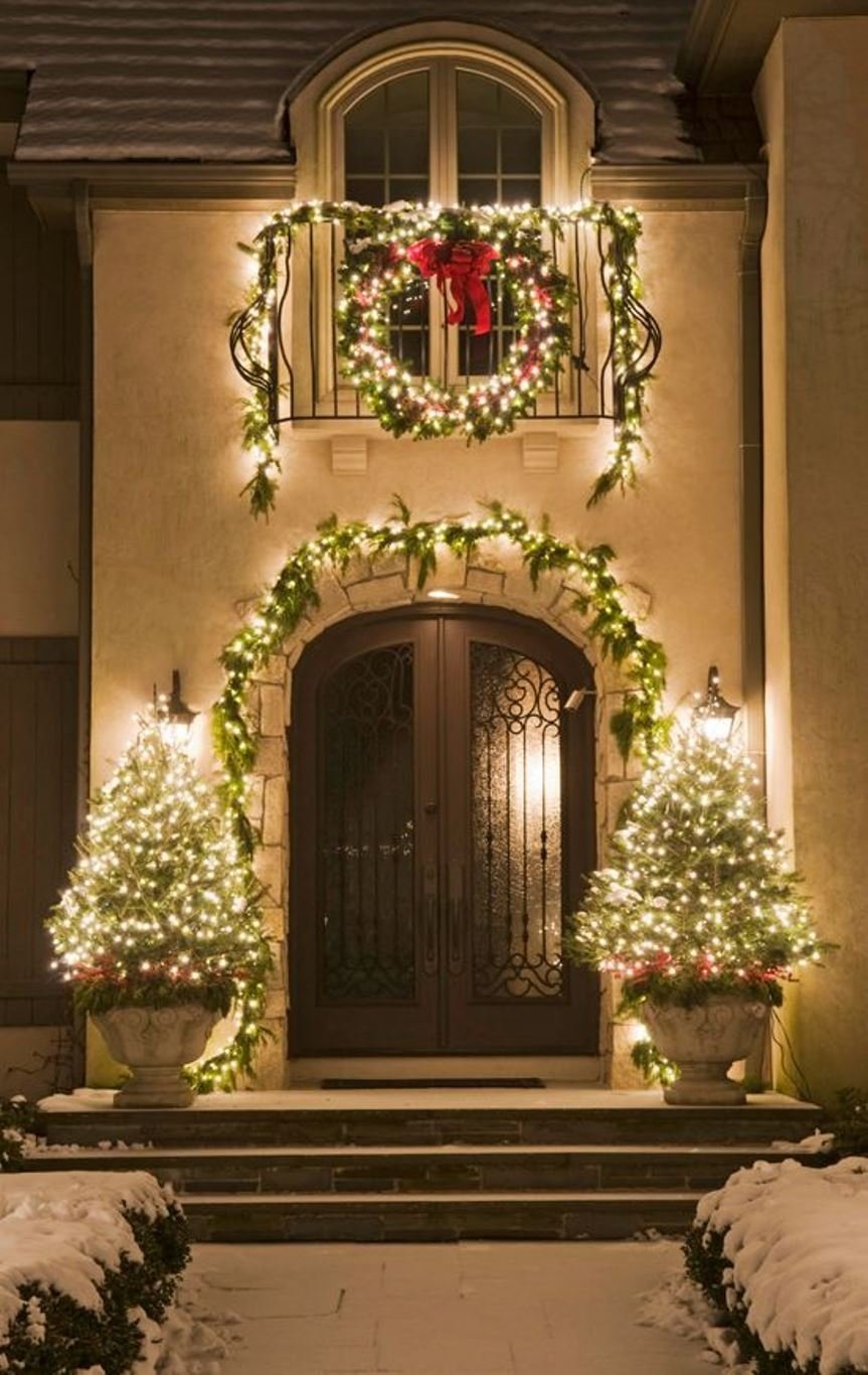 10 Most Recommended Christmas Decorating Ideas For Outside beautiful outdoor christmas porch decoration ideas godfather outside 2022