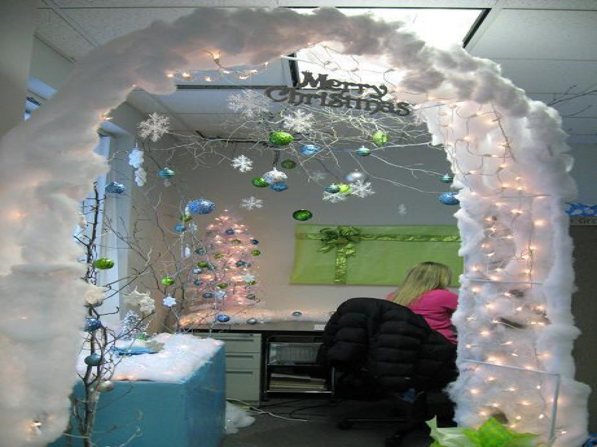 10 Attractive Office Cubicle Christmas Decorating Ideas best of country christmas cubicle decorating ideas best office 2022