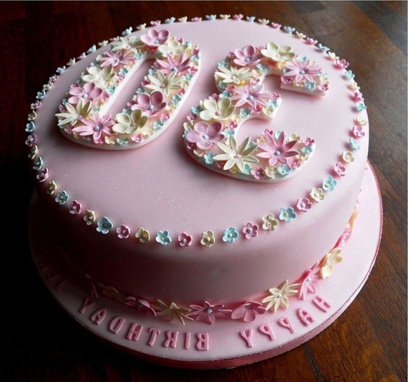 10 Gorgeous Birthday Cake Decorating Ideas For Adults 2024