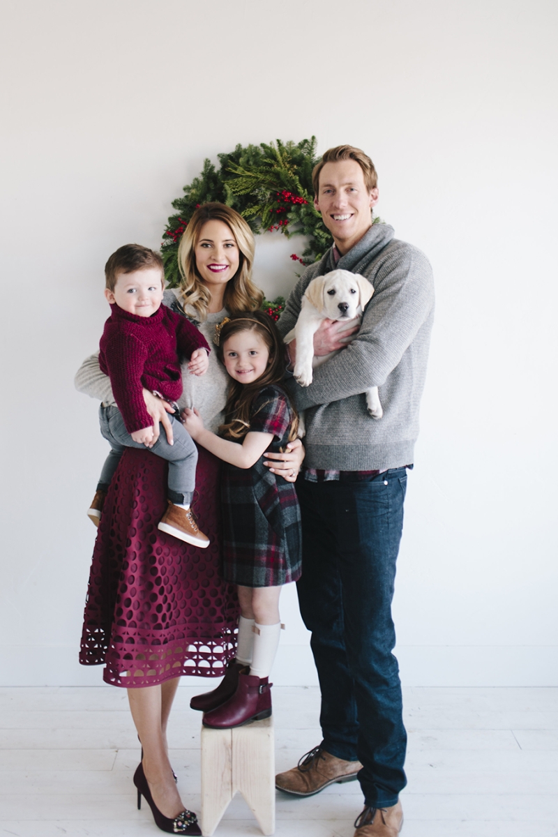10 Stunning Family Christmas Photo Outfit Ideas christmas card pictures and details christmas card pictures 2023