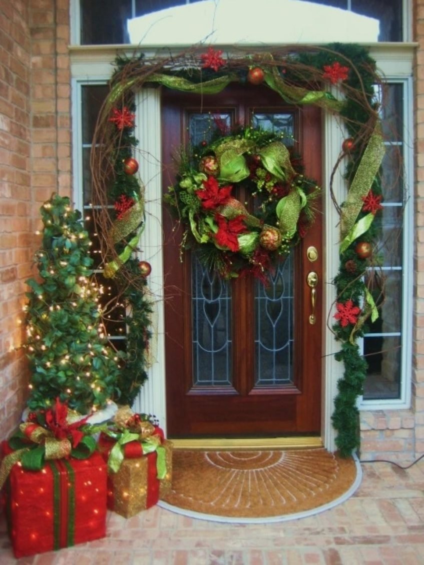 10 Unique Christmas Front Door Decorating Ideas christmas front door decorations happy holidays front door front 2022