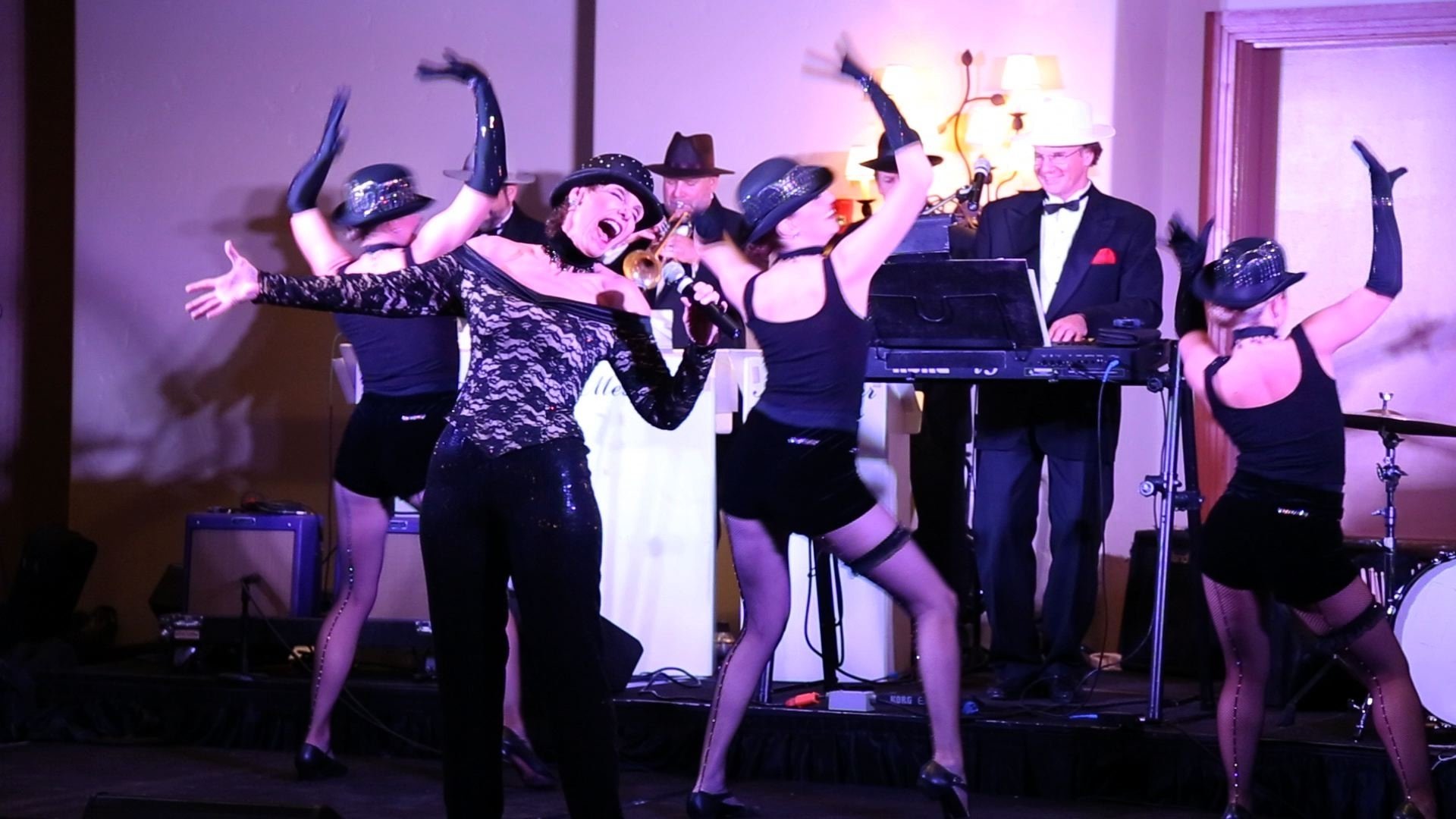10 Attractive Corporate Holiday Party Entertainment Ideas christmas party applause spotlight 2024