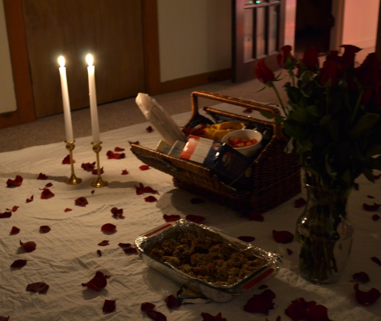 10 Stylish Romantic Valentines Day Date Ideas creative romantic bedroom date 35 remodel home decor arrangement 2 2022