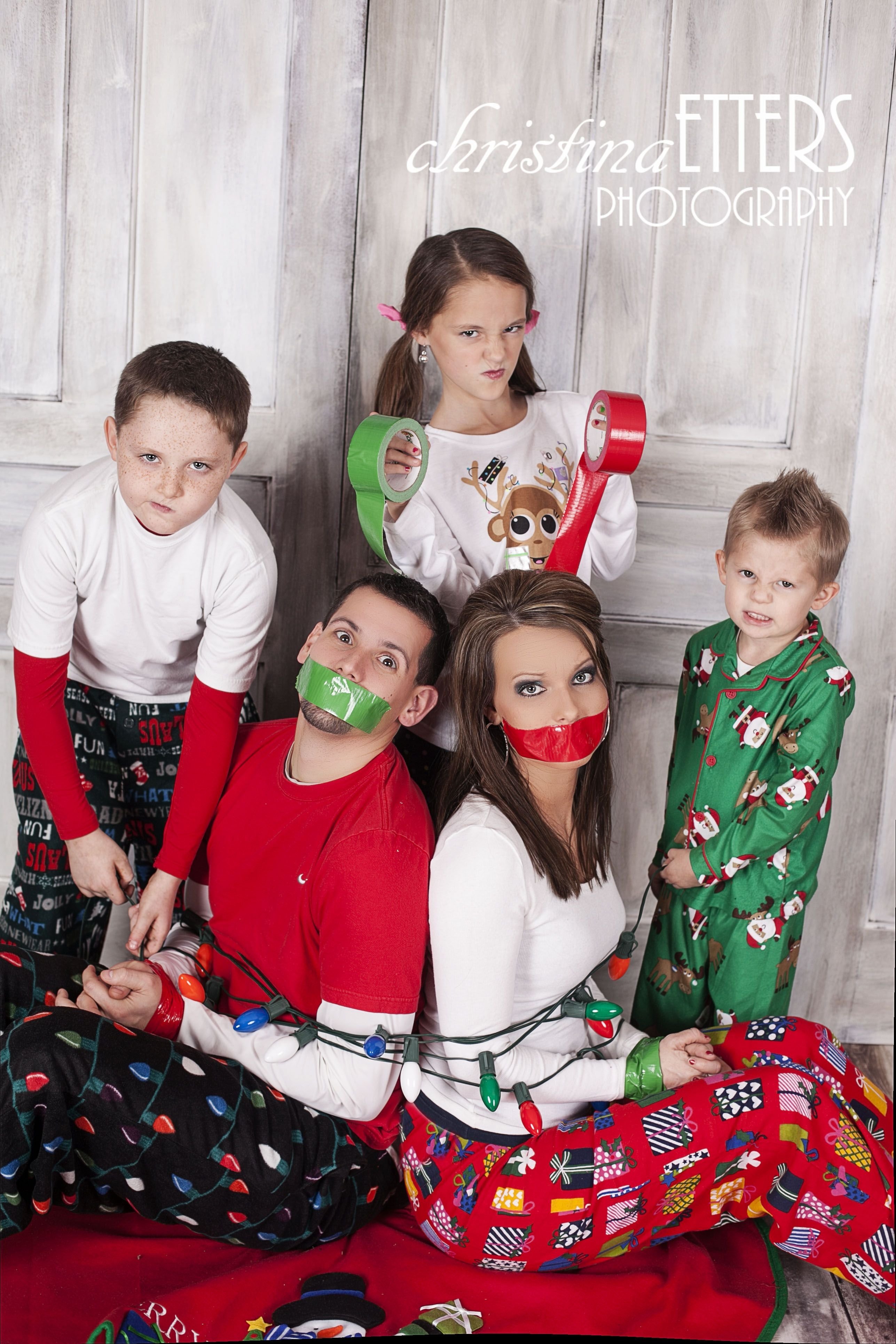 10 Stylish Kids Christmas Photo Shoot Ideas cute family christmas photo kids take parents hostage pinteres 5 2022
