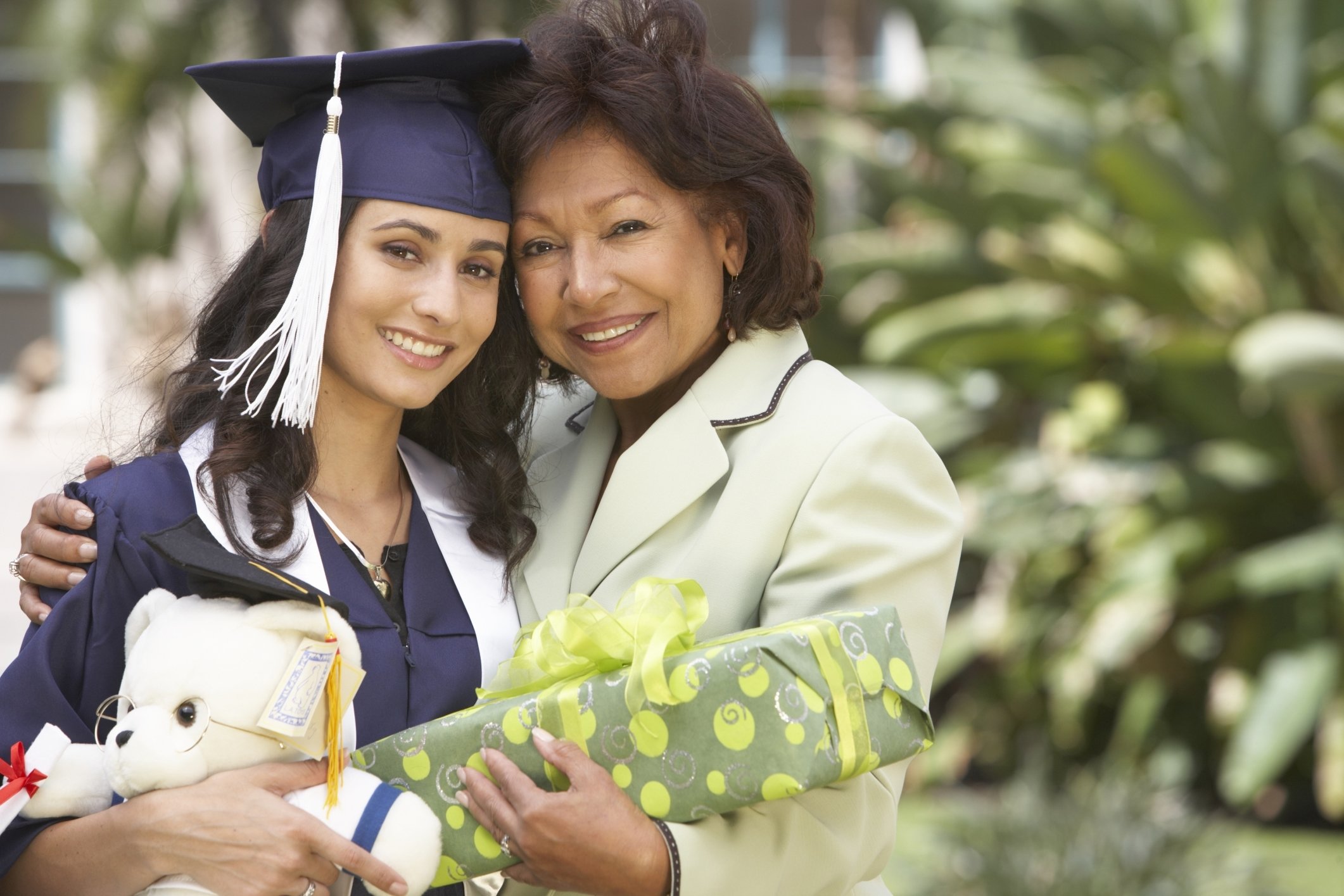 10 Perfect College Graduation Gift Ideas For Daughter 2022