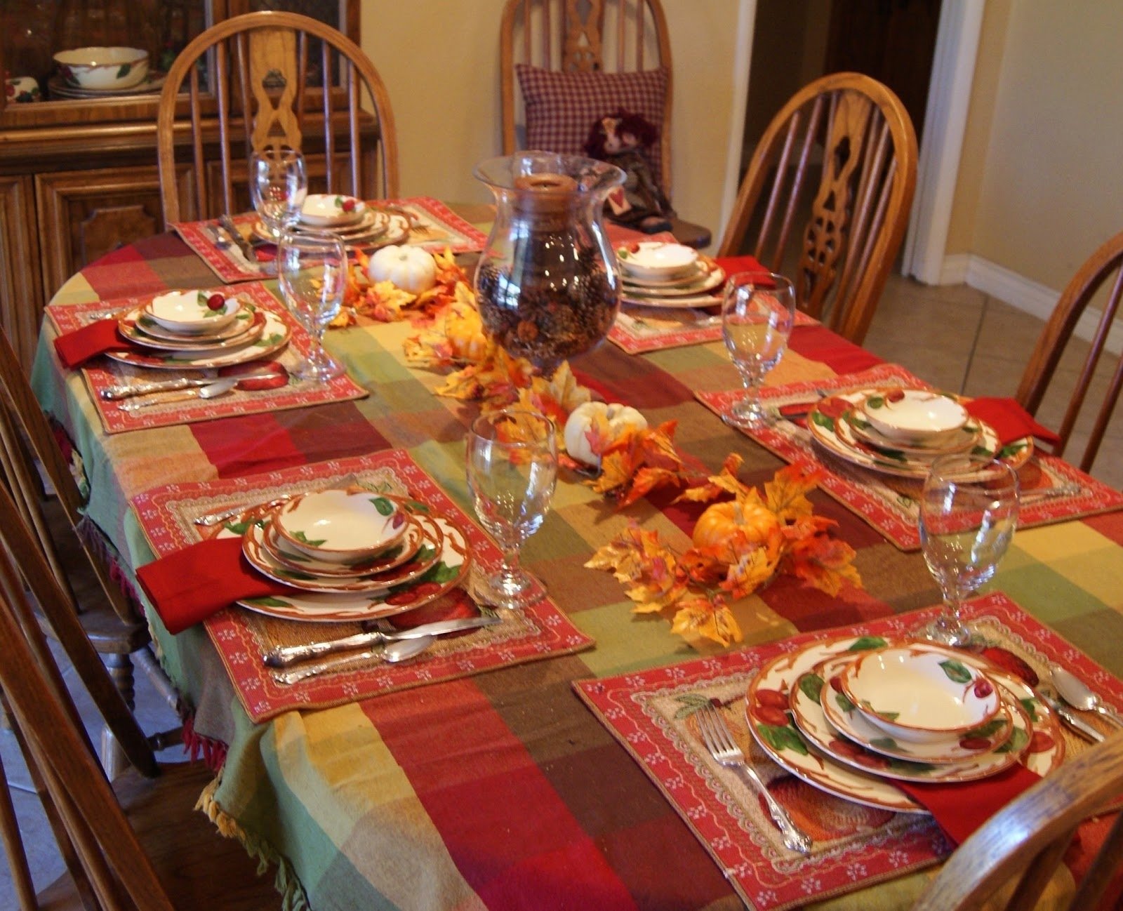 10 Spectacular Ideas For Thanksgiving Table Decorations free round table decorations for thanksgiving dinner x extraordinary 2022