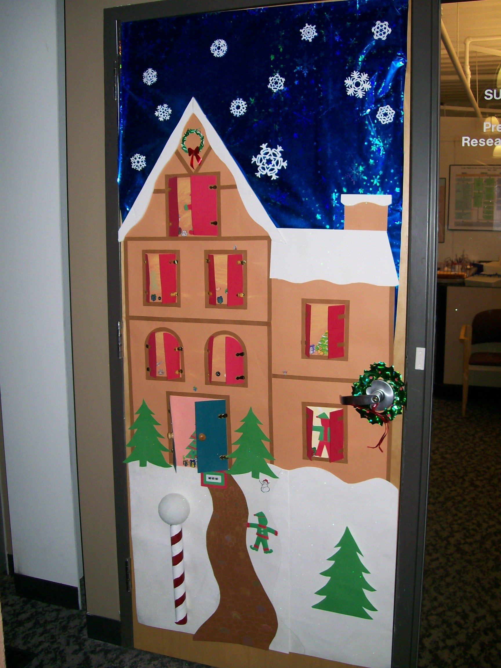 10 Stylish Office Door Decorating Ideas For Christmas fun steps office door christmas decorating ideas averycheerva com 3 2022