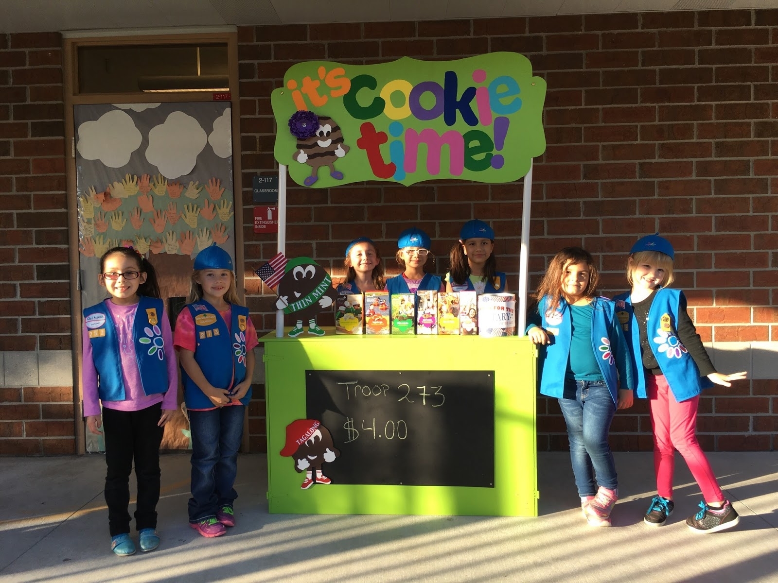 10 Unique Girl Scout Cookie Booth Ideas %name 2022