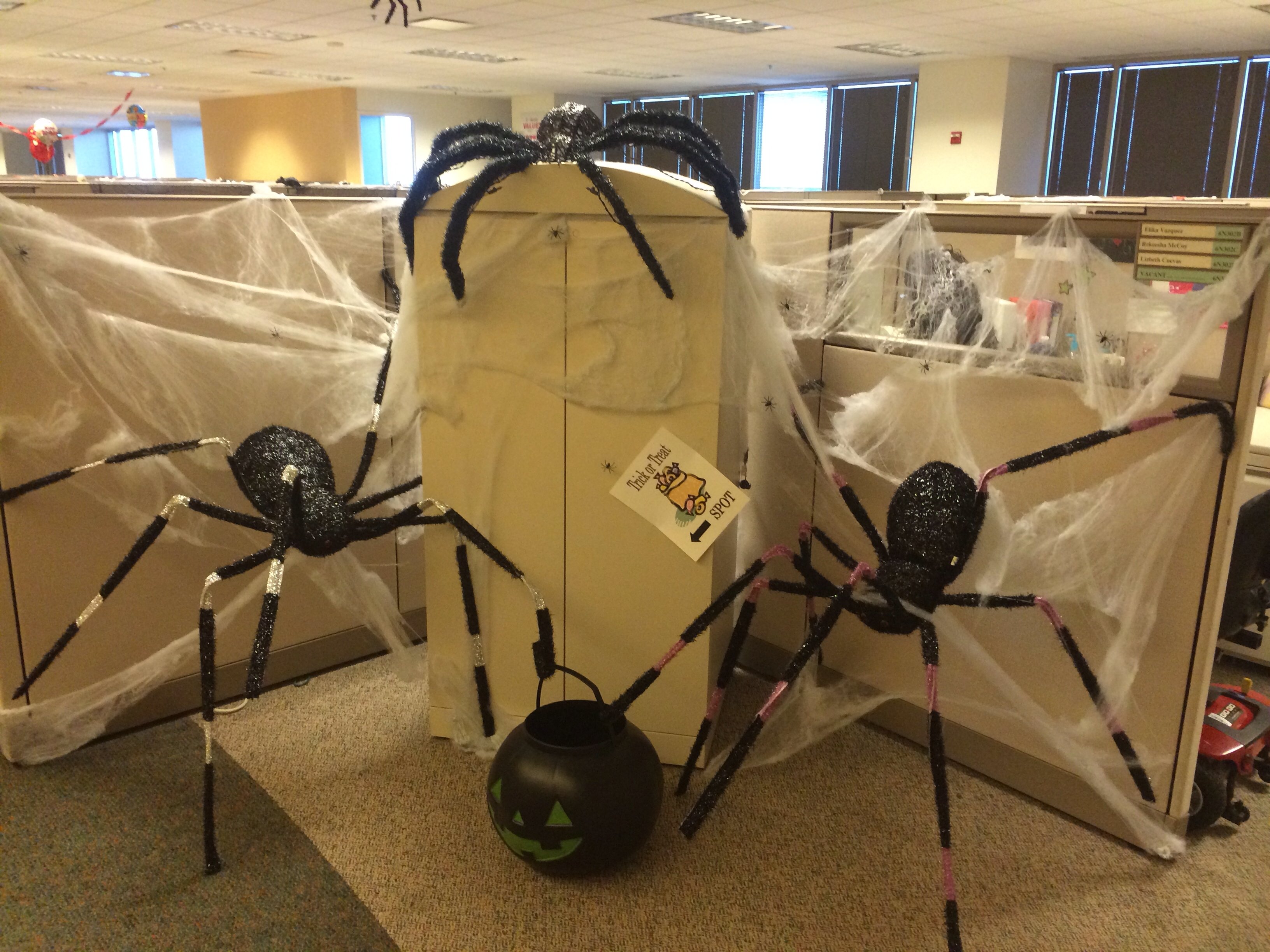 10 Pretty Halloween Ideas For The Office 2024
