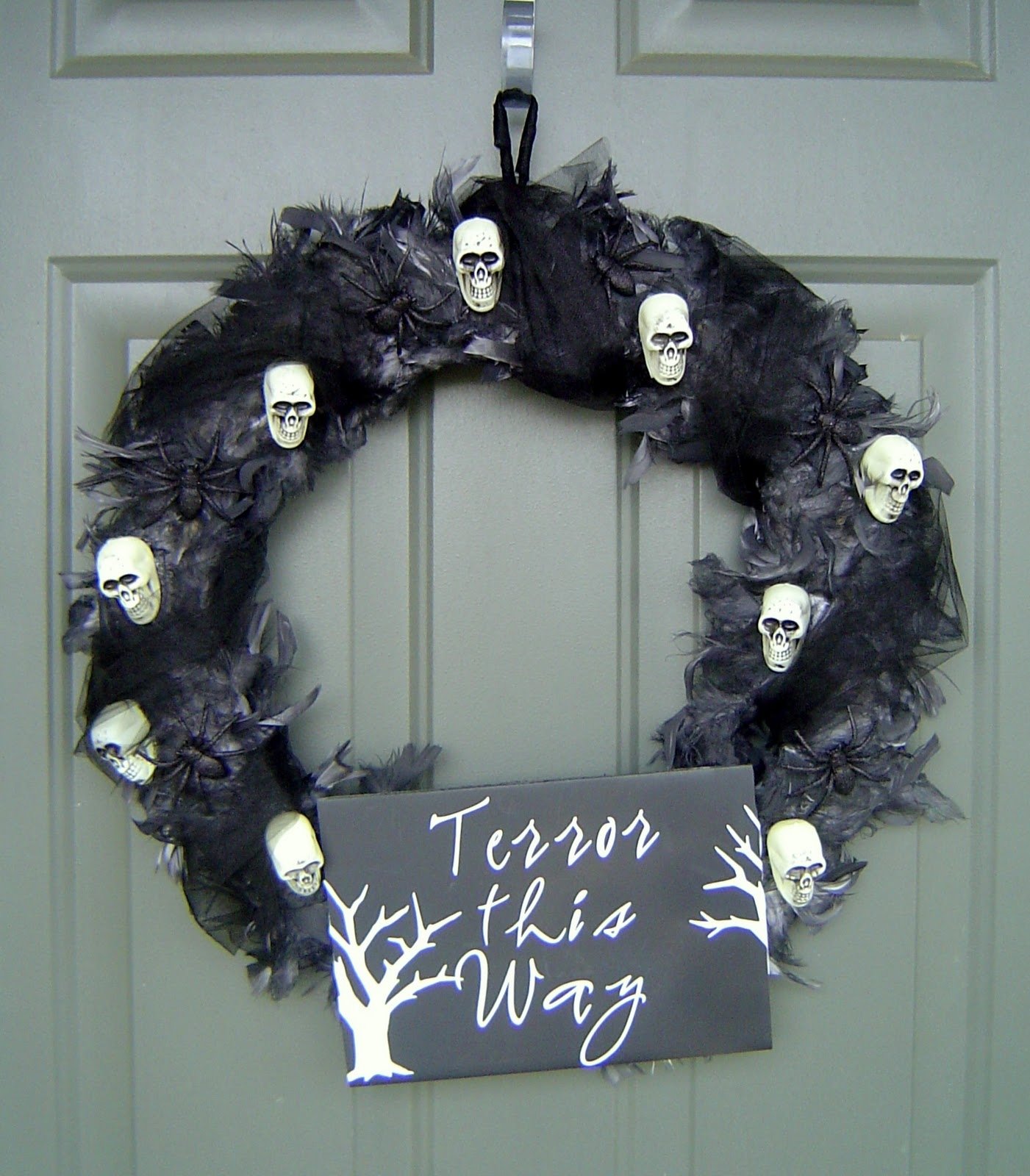 10 Amazing Halloween Wreath Ideas Front Door halloween wreath 2022