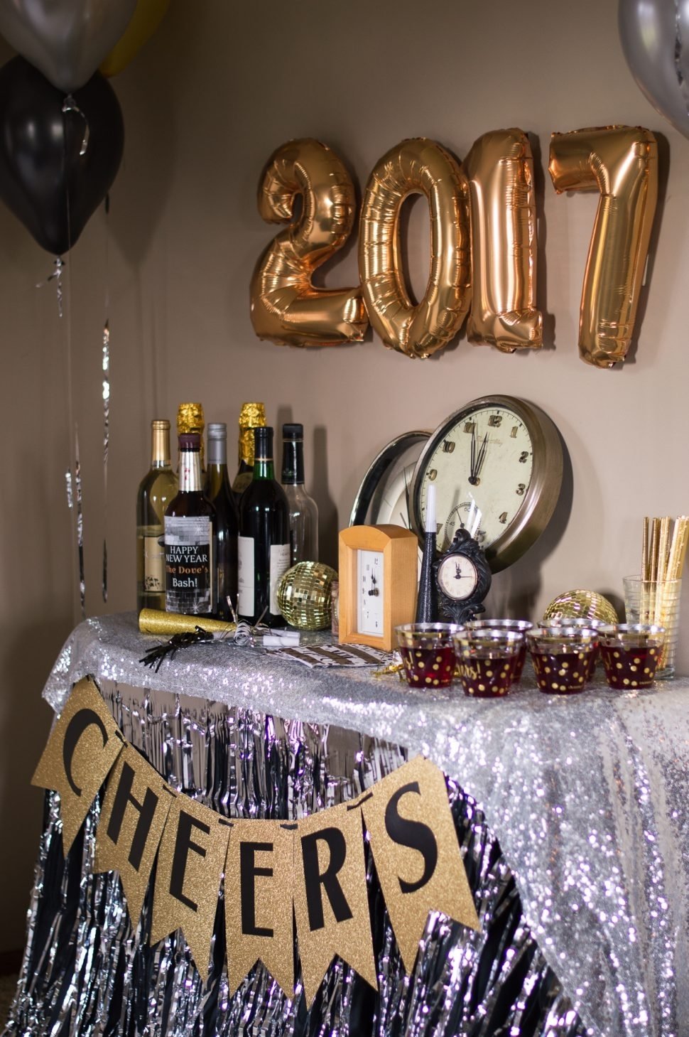 10 Famous New Years Eve Home Party Ideas home decor lunar ideas years furnishing new room house party 1 2022