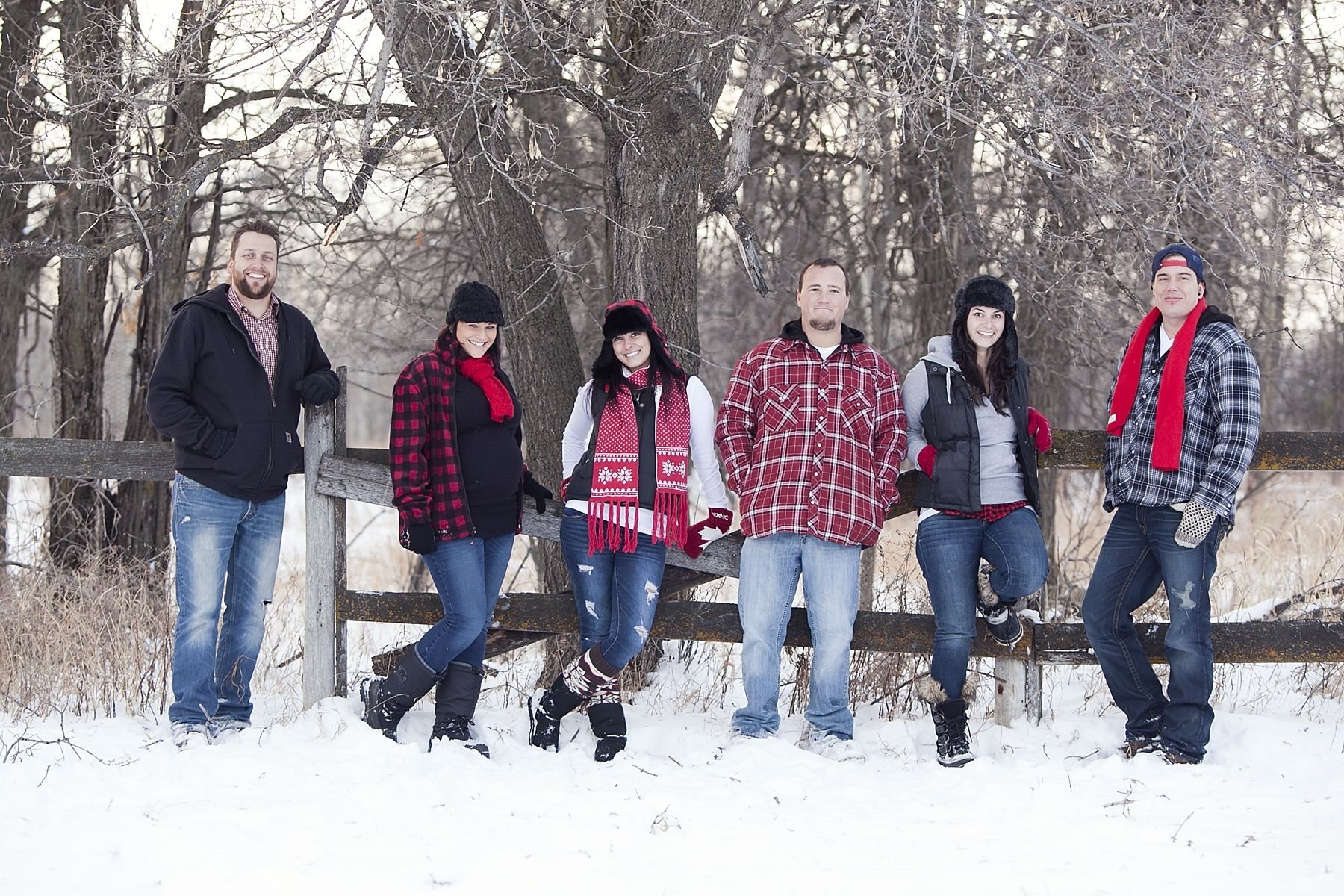 10 Great Winter Family Picture Clothing Ideas i need a family that will brave the snowi love snow pictures 2022