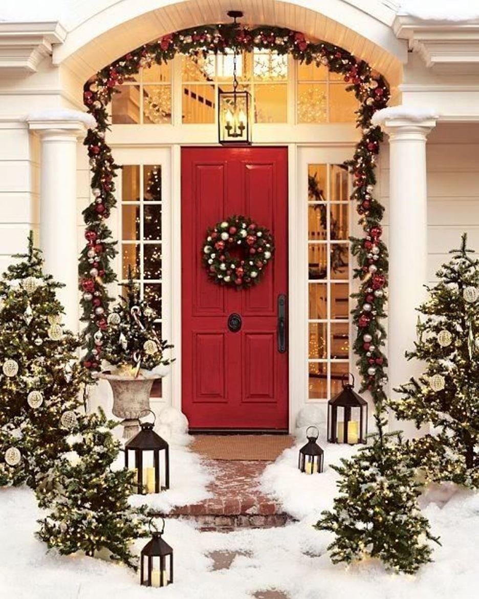 10 Spectacular Front Door Christmas Decorations Ideas interior outstanding christmas ideas using green artificial wreath 2023