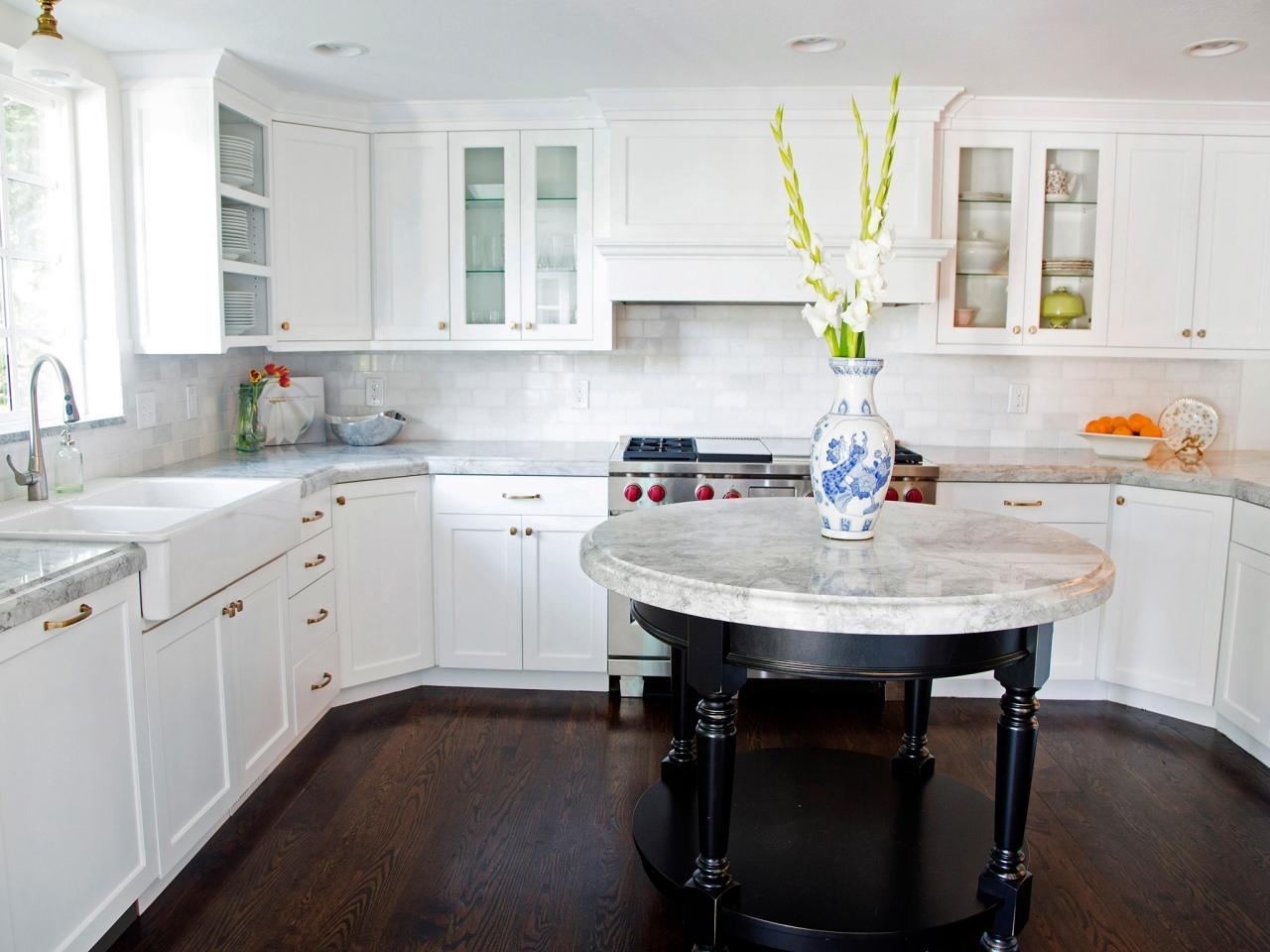 10 Attractive White Cabinet Kitchen Design Ideas %name 2022
