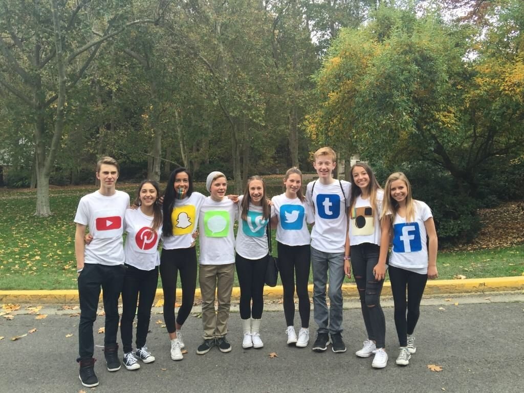 10 Most Recommended Large Group Halloween Costume Ideas large group halloween costumes bedroom pinterest group 2022