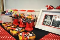modern minnie mouse party: decor + favors. - pretty real