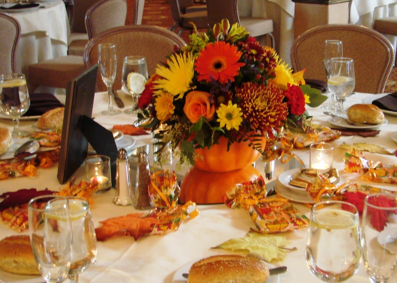 10 Fabulous Fall Wedding Centerpiece Ideas On A Budget new ideas cheap wedding decorations for tables with themed fall 2022