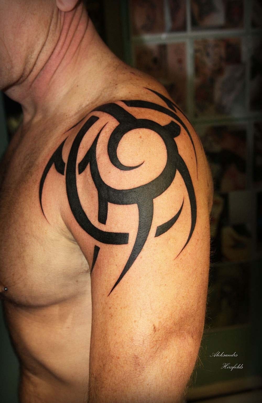10 Lovable Shoulder Tattoo Ideas For Men popular shoulder tattoos for men tribal style 5 inspiring mode 2022