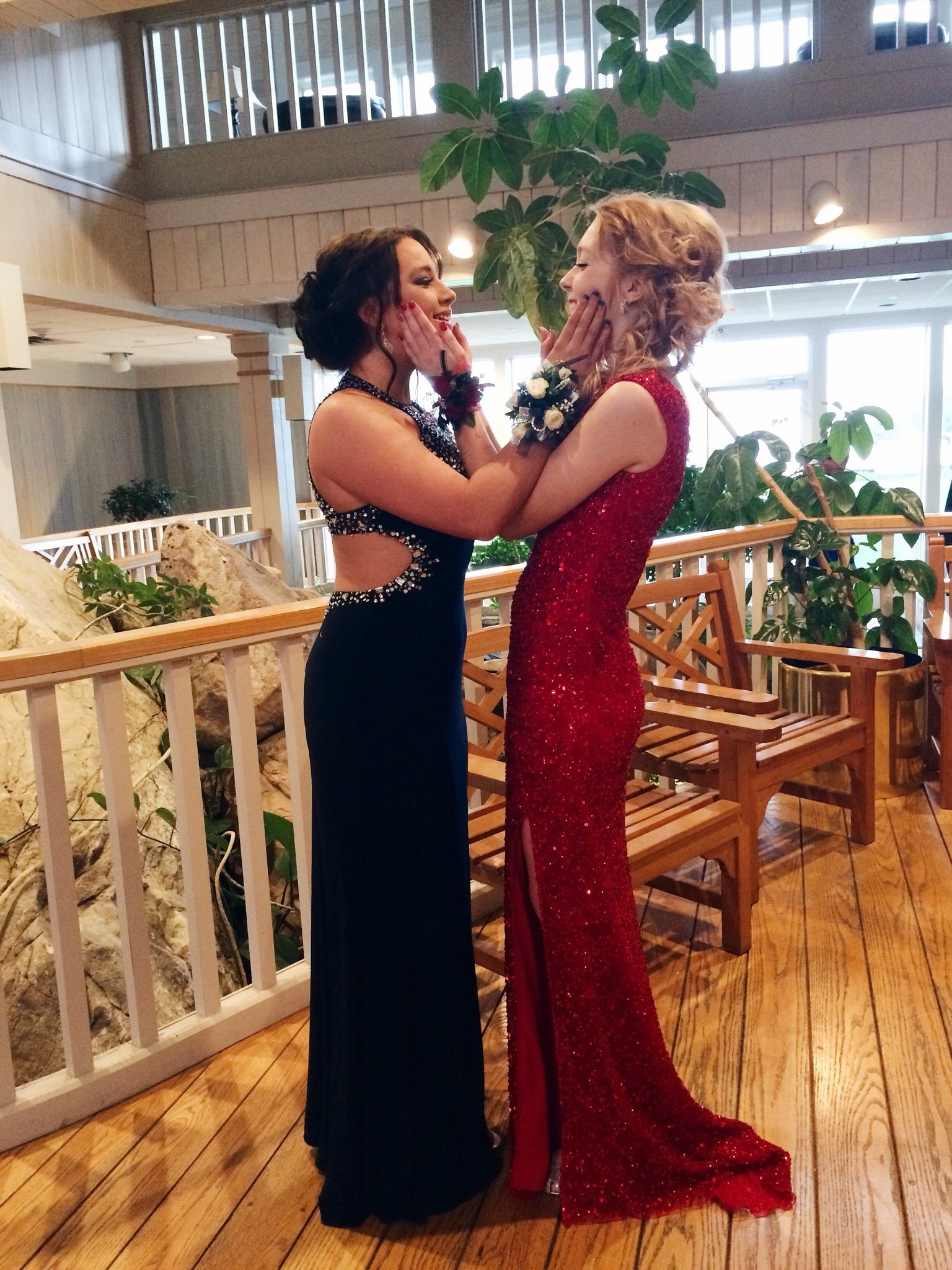 10 Famous Best Friend Prom Picture Ideas prom picture with best friend and pretty dress and hair prom 2023