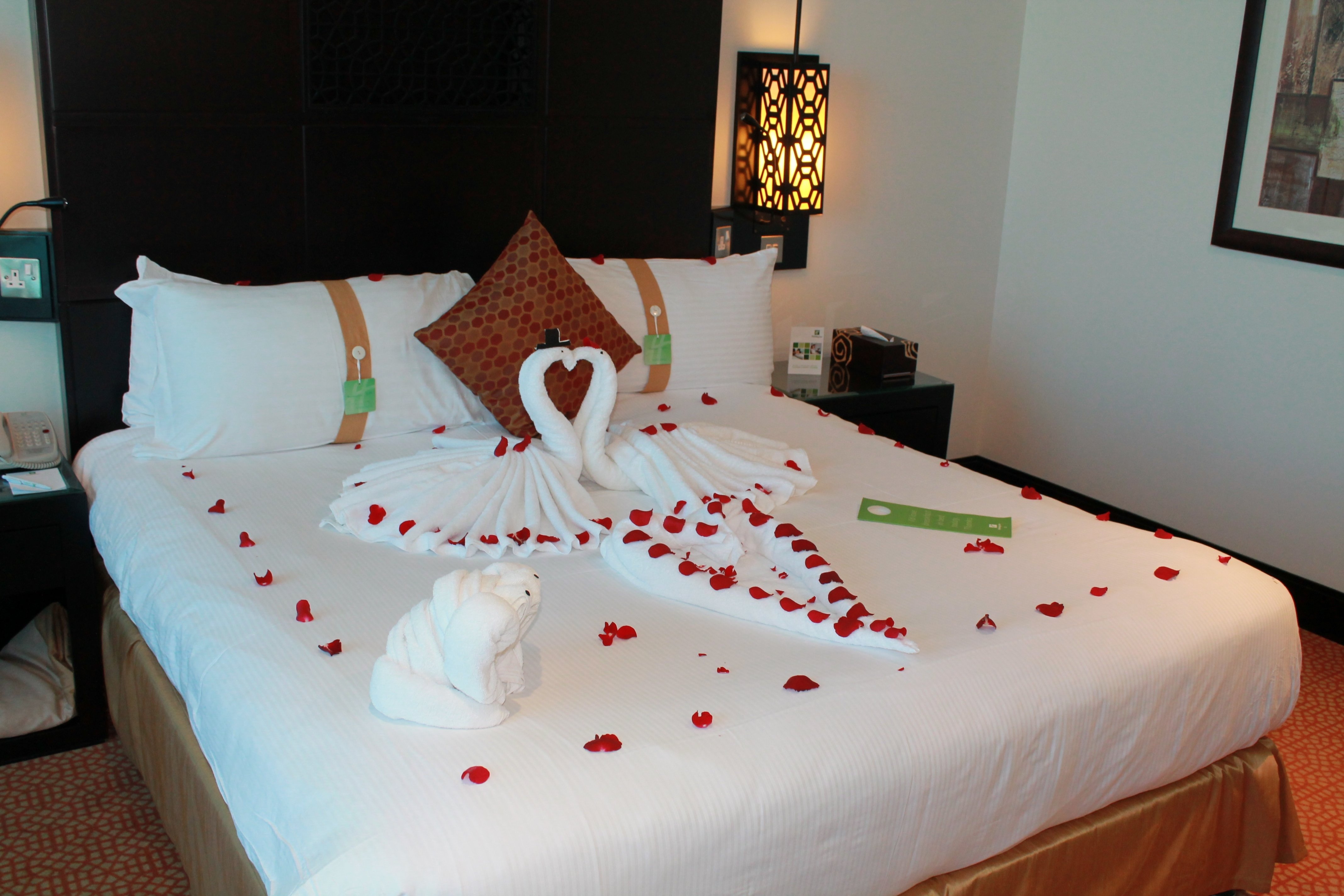 10 Trendy Romantic Ideas For Hotel Room 2021