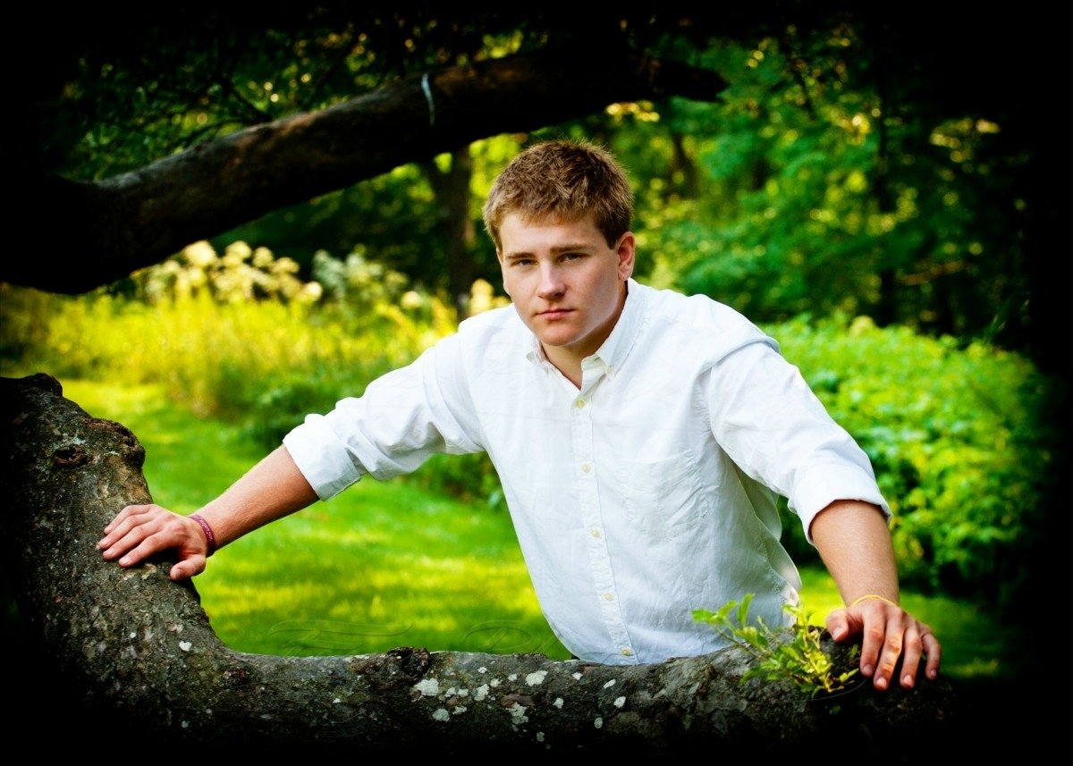 10 Most Popular Senior Picture Ideas For Boys senior pictures in the park 2022