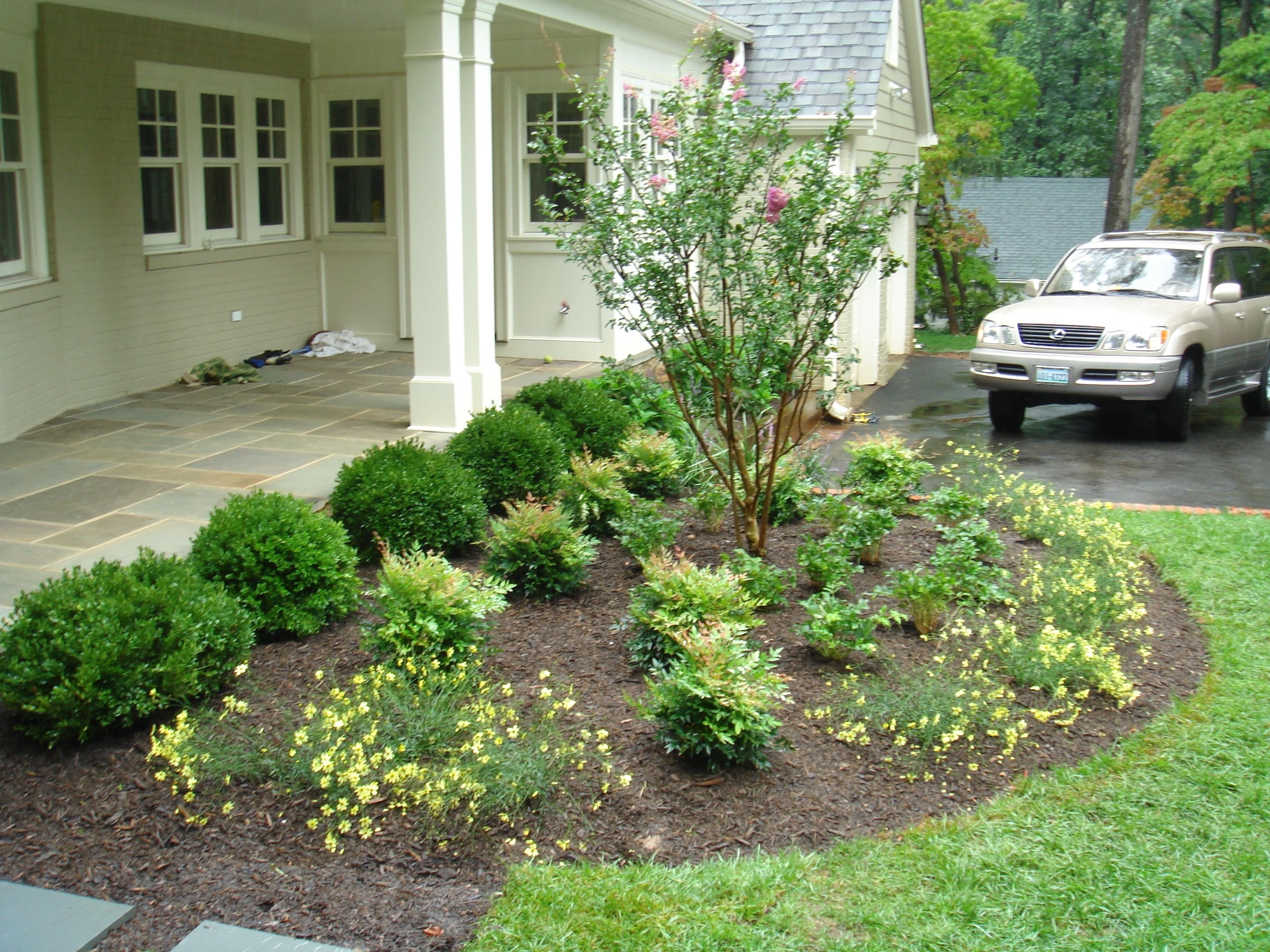 10 Pretty Small Front Yard Landscaping Ideas On A Budget simple front yard landscaping ideas with trees on a budget love the 2024