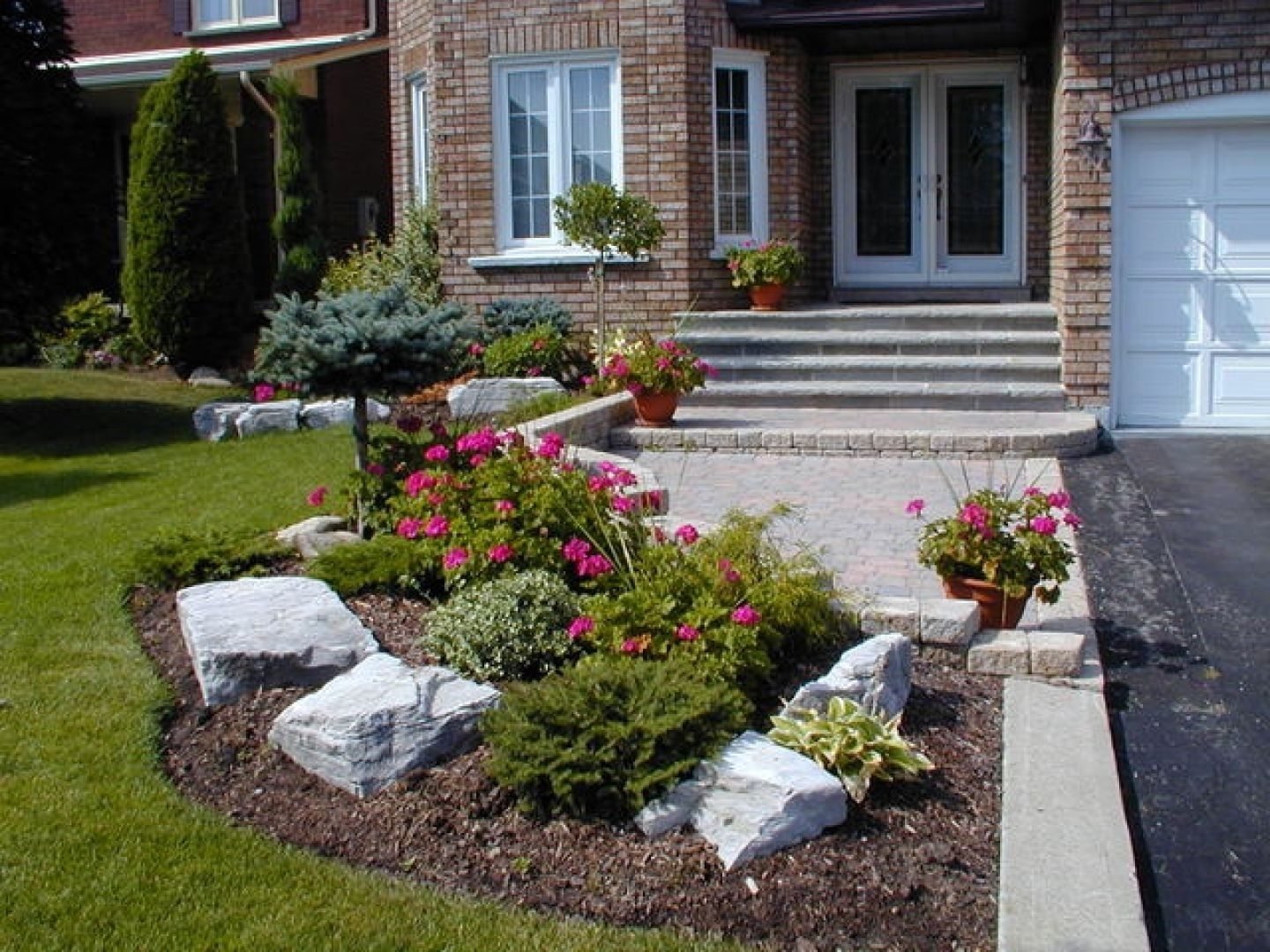 10 Stunning Landscaping Ideas For Small Front Yards 2023