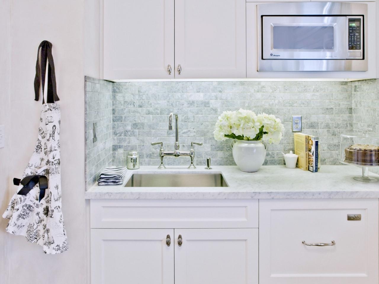 10 Gorgeous Subway Tile Kitchen Backsplash Ideas %name 2022