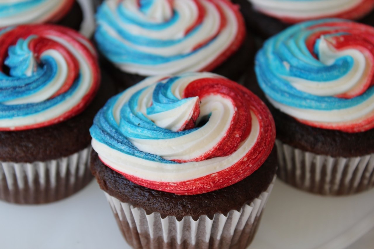 10 Wonderful 4Th Of July Cupcake Ideas vanilla frosting on a 4th of july cupcake recipemuse 1 2022