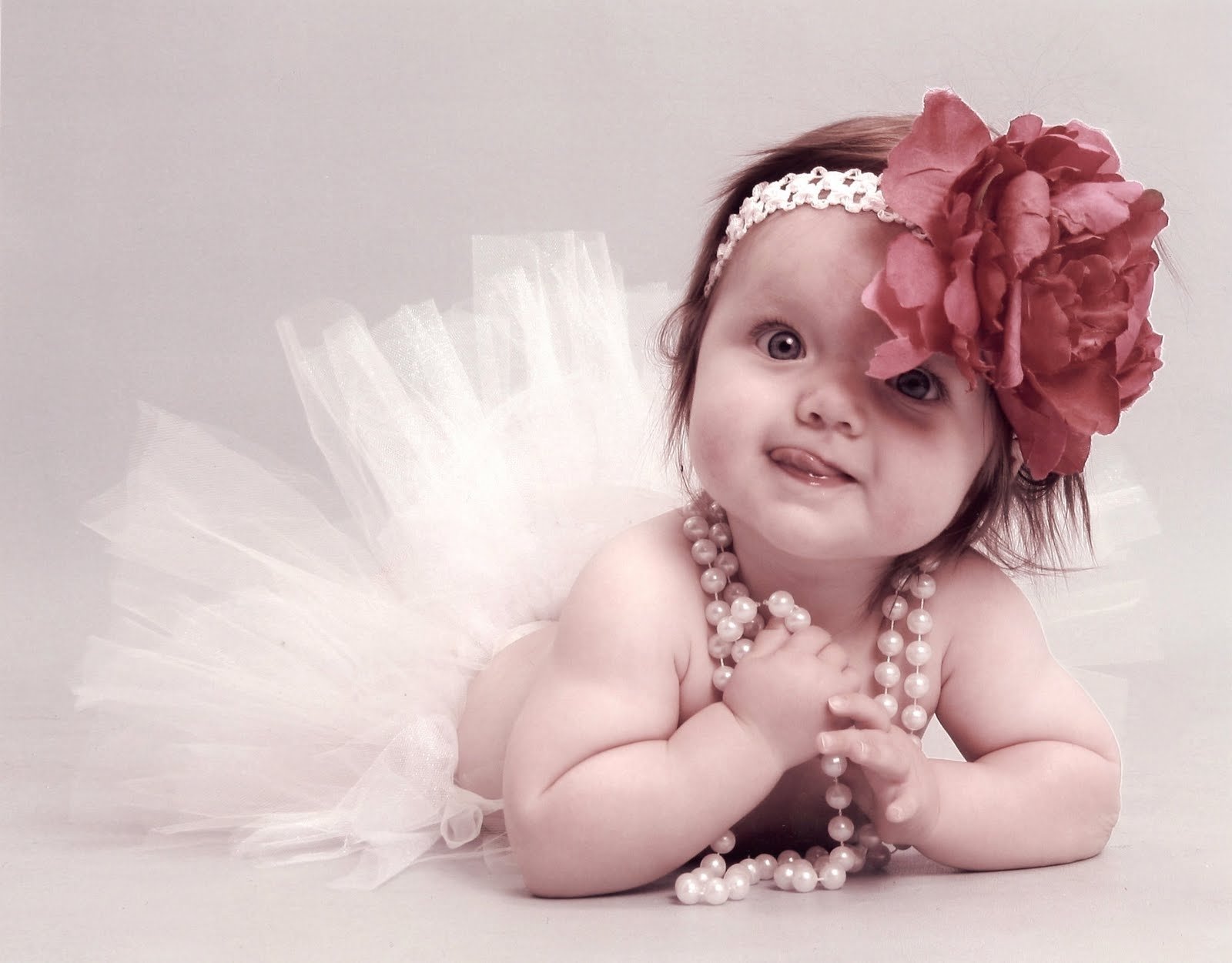 10 Awesome Cute 6 Month Baby Picture Ideas veater family happy 9 months baby 2022