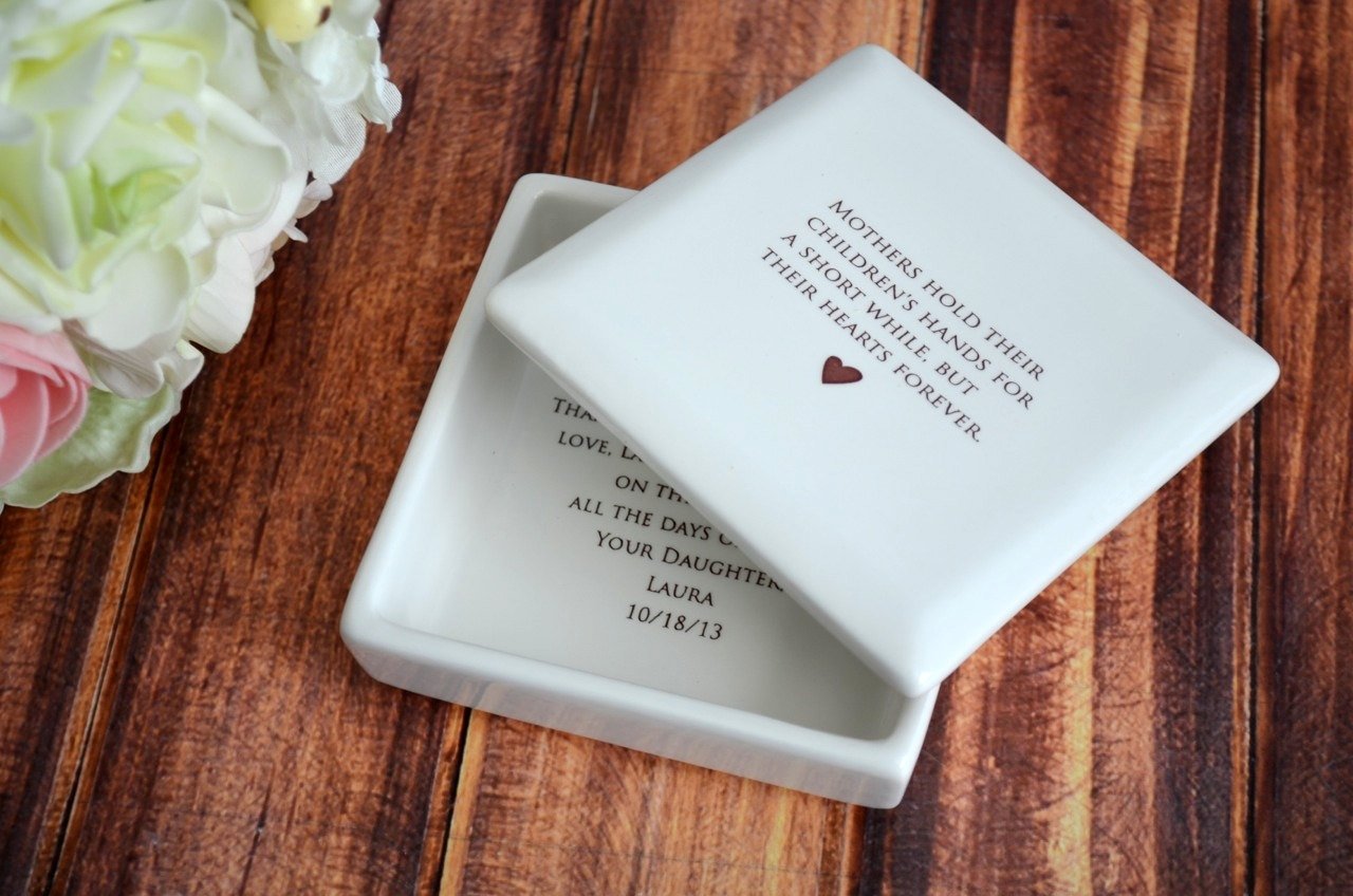 10 Nice Gift Ideas For Mother Of The Bride wedding gift wedding gift ideas for mother of the bride this 2022