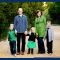 what to wear in family pictures | family pictures, portraits and