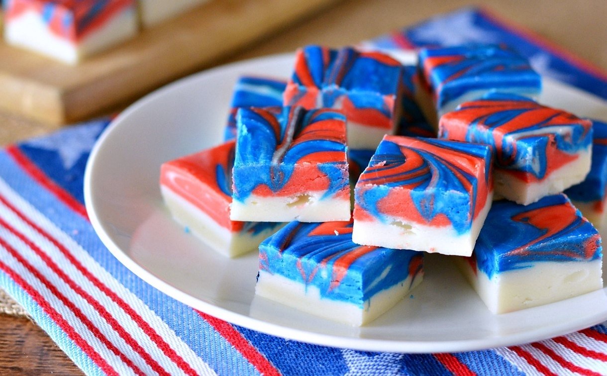 10 Stunning Fourth Of July Dessert Ideas white and blue vanilla fudge recipe 2023